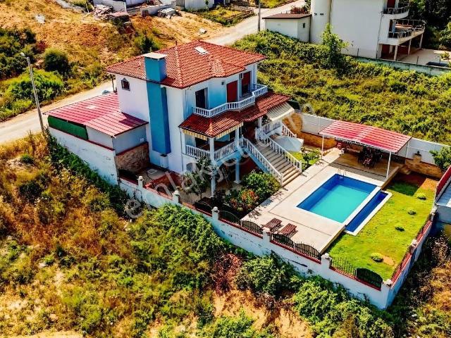 Kuşadasi, Aydin içerisinde satılık Villa