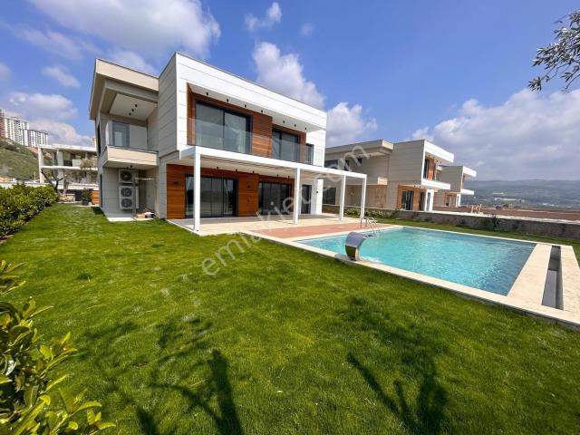 Kuşadasi, Aydin içerisinde satılık Villa