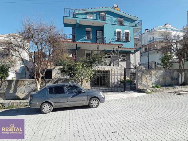 Hacıfeyzullah Mahallesi, Kuşadası içerisinde satılık Villa