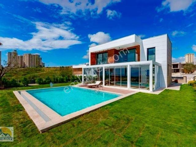Kuşadasi, Aydin içerisinde satılık Villa