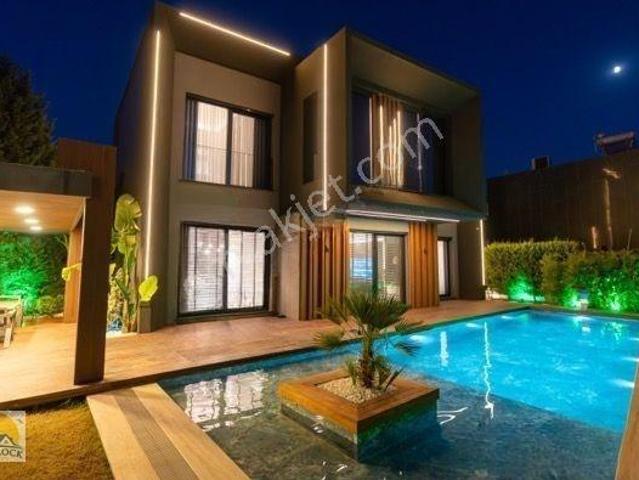 Kuşadasi, Aydin içerisinde satılık Villa