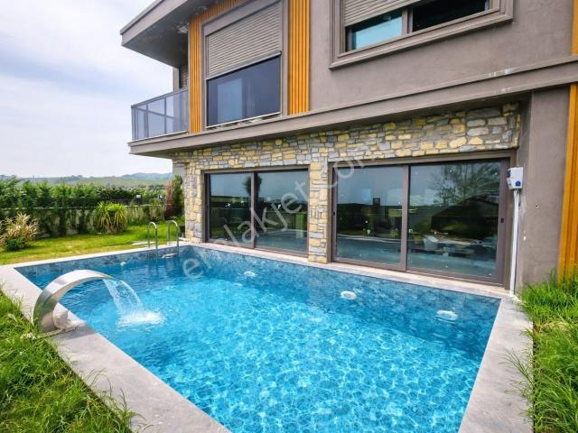 Kuşadasi, Aydin içerisinde satılık Villa