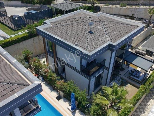 Kuşadasi, Aydin içerisinde satılık Villa