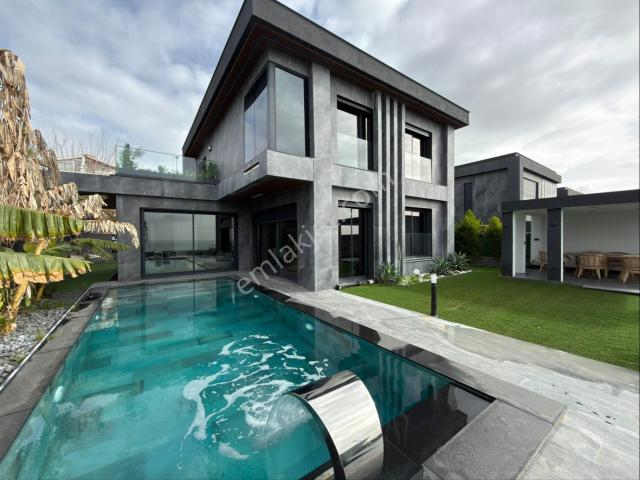 Kuşadasi, Aydin içerisinde satılık Villa