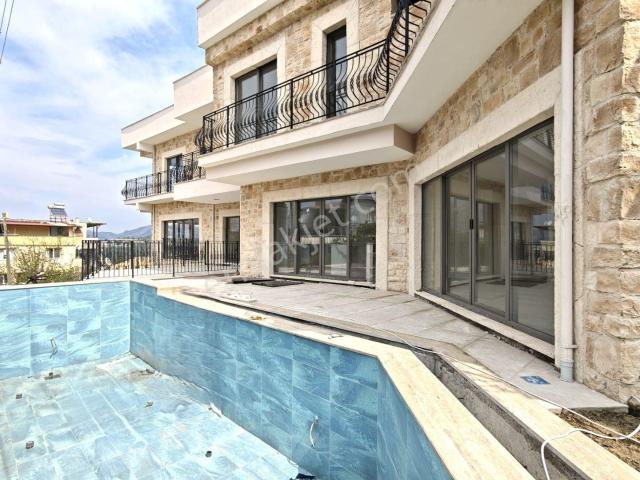 Kuşadasi, Aydin içerisinde satılık Villa