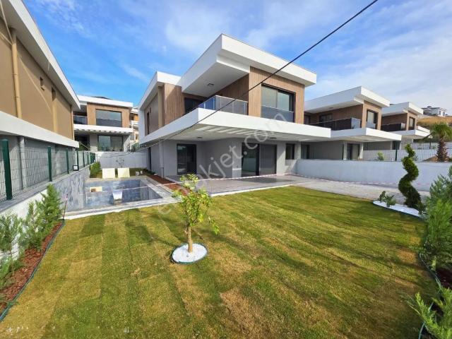 Kuşadası, Kuşadasi içerisinde satılık Villa