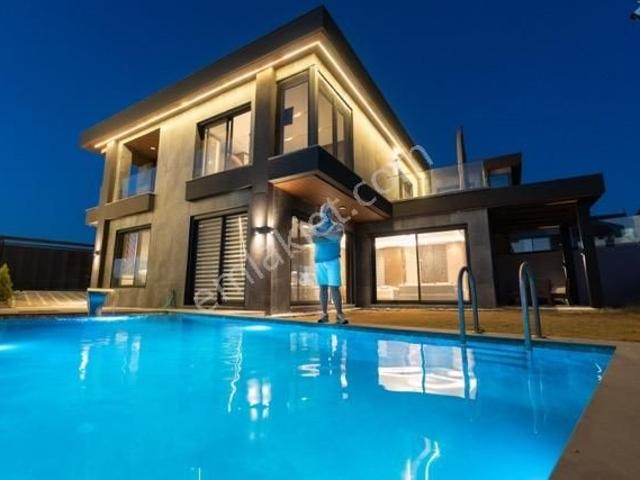 Kuşadasi, Aydin içerisinde satılık Villa