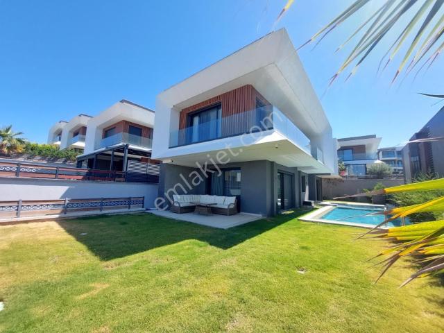 Kuşadasi, Aydin içerisinde satılık Villa