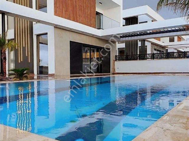 Kuşadasi, Aydin içerisinde satılık Villa
