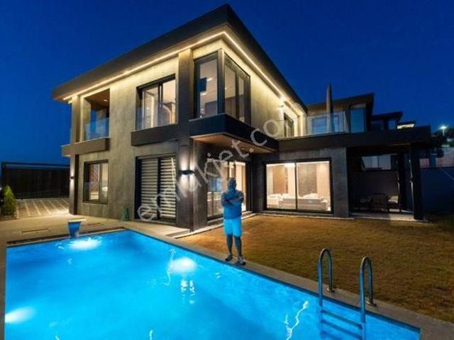 Kuşadasi, Aydin içerisinde satılık Villa