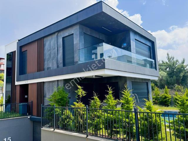 Kuşadasi, Aydin içerisinde satılık Villa