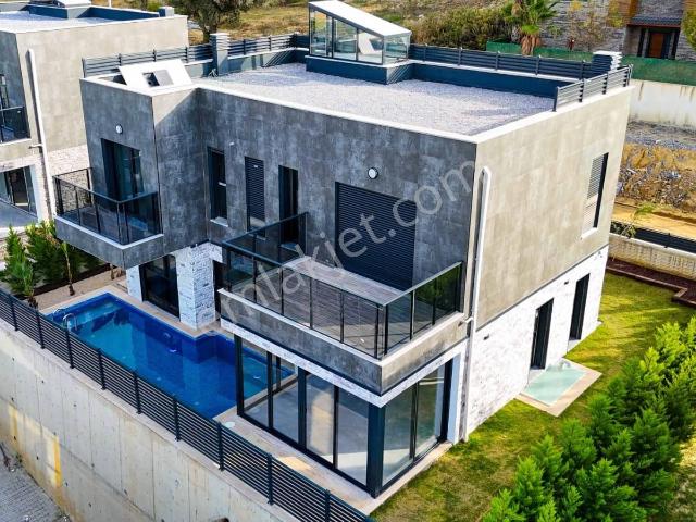 Kuşadasi, Aydin içerisinde satılık Villa