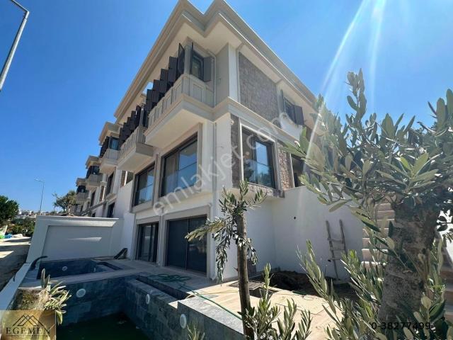 Kuşadasi, Aydin içerisinde satılık Villa