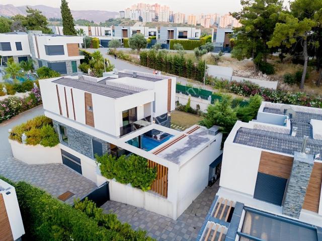 Kuşadasi, Aydin içerisinde satılık Villa