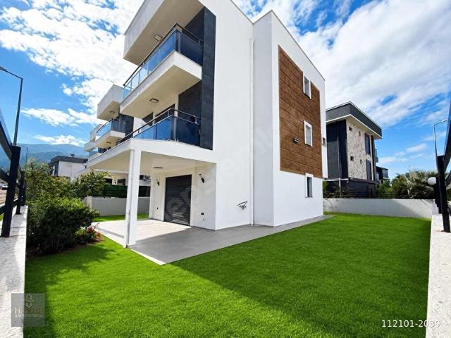 Kuşadasi, Aydin içerisinde satılık Villa