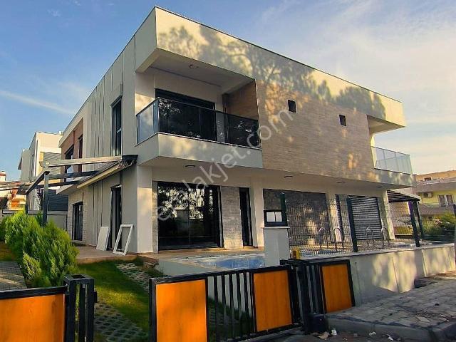 Kuşadasi içerisinde satılık Villa