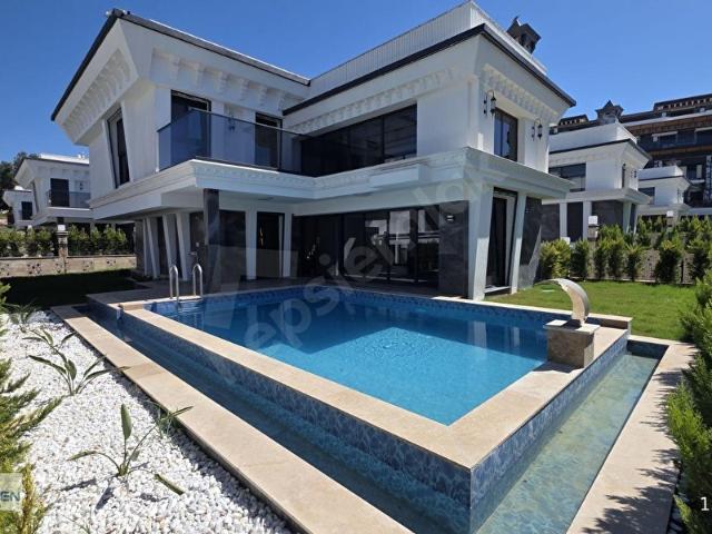 Kuşadasi, Aydin içerisinde satılık Villa