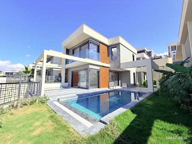 Karaova, Kuşadası içerisinde satılık Villa