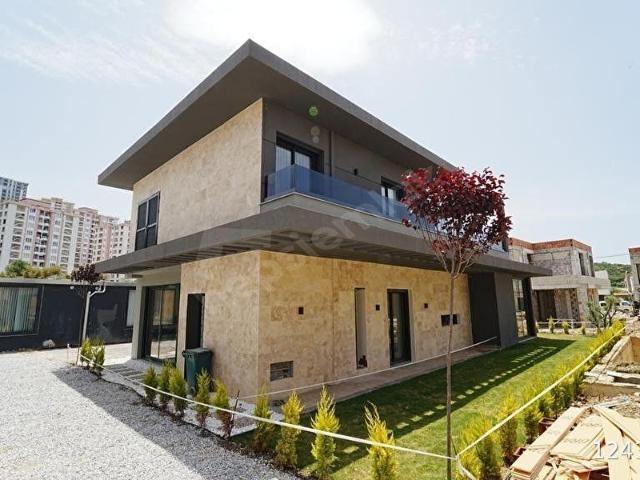 Kuşadasi, Aydin içerisinde satılık Villa