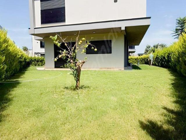 Karaova, Kuşadası içerisinde satılık Villa