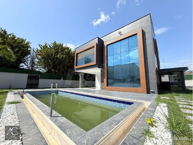 Kuşadası, Kuşadasi içerisinde satılık Villa