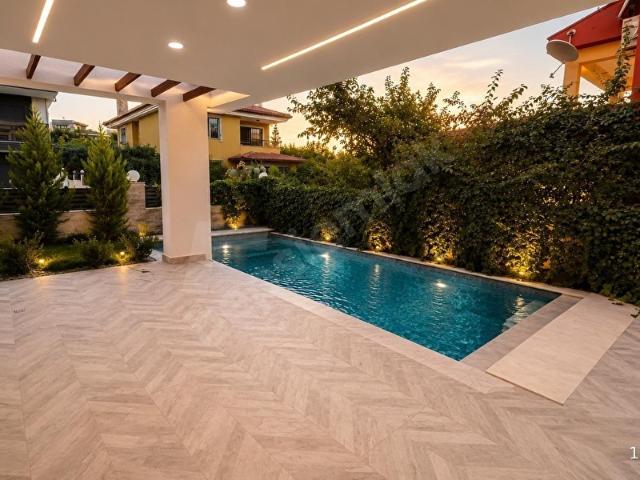 Kuşadasi, Aydin içerisinde satılık Villa