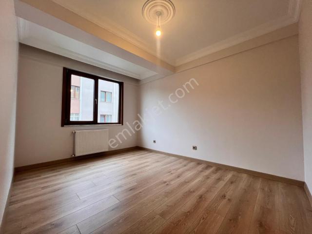 Küçükyalı, Maltepe içerisinde satılık mülk