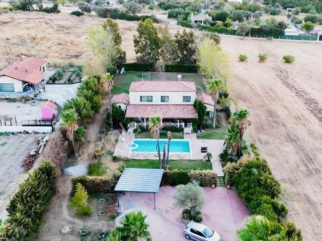 Kuşçular Mahallesi, Urla içerisinde kiralık Villa