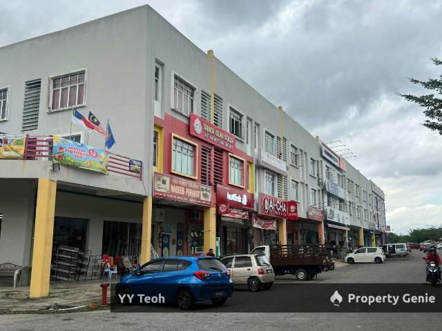 Shop for sale in Malaka