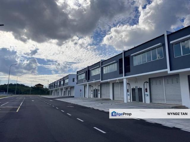 Warehouse for sale in Kulai