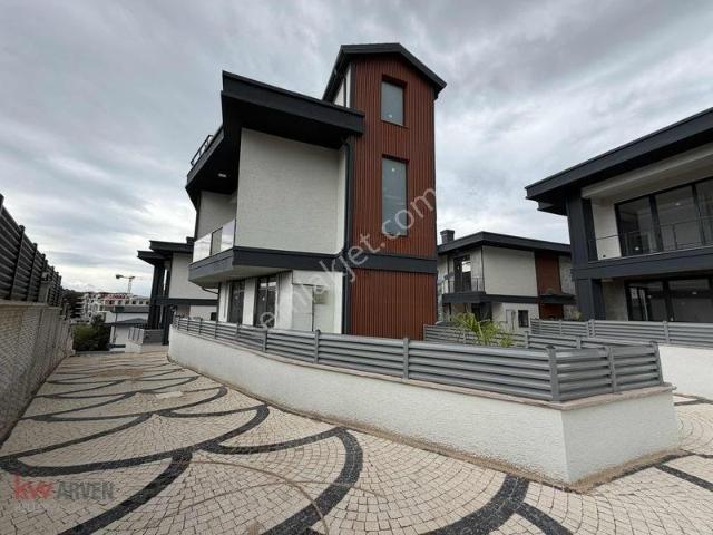 Fatih Mahallesi, Başiskele içerisinde satılık Villa