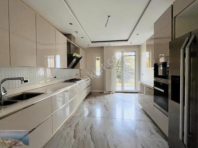 Bakirköy, Şenlikköy Mahallesi içerisinde satılık Daire