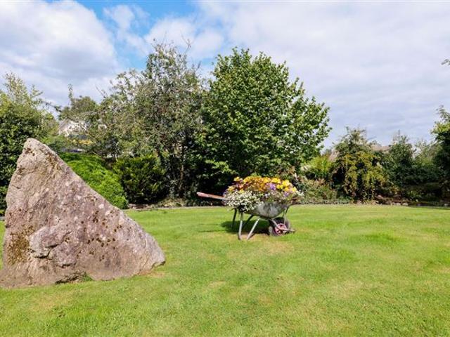 Detached House for sale in Ballynahown, Connacht