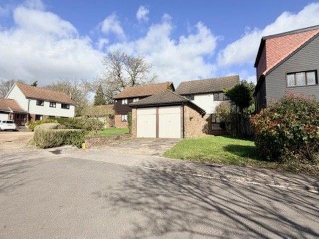 Apartment for rent in Harold Hill, Greater London