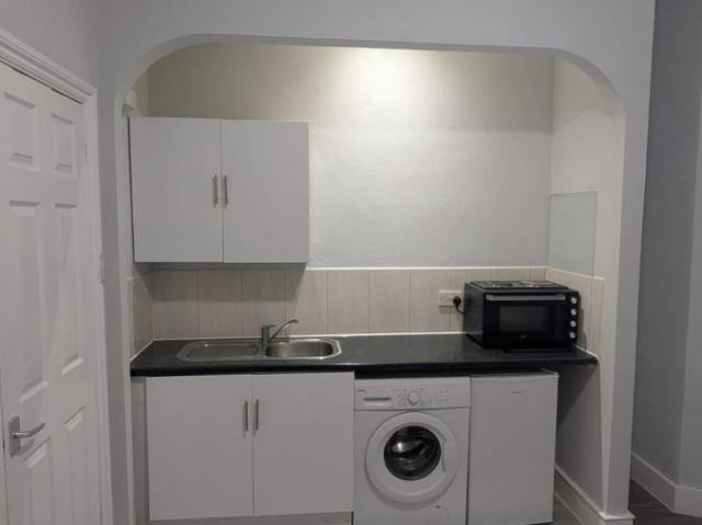 Studio for rent in Stamford Hill, Greater London