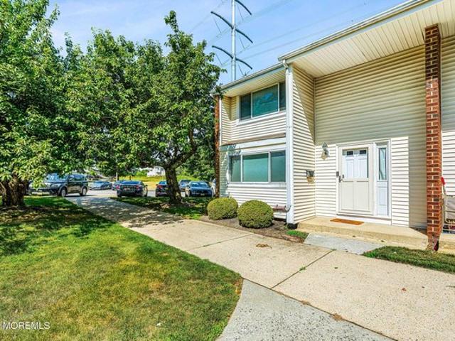 Townhouse for sale in Dayton, New Jersey