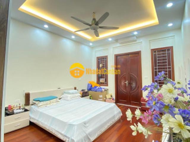 Nhà mặt phố bán
