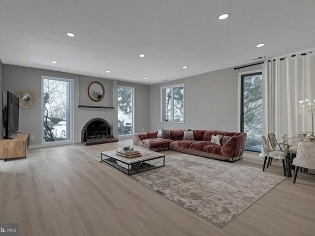 Condo for sale in Devon