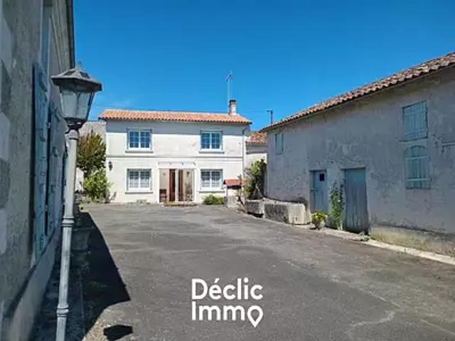 Maison vente à Saint-Jean-d'Angély, La Brousse