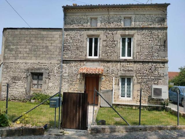 Maison vente à Saint-Jean-d'Angély, La Brousse