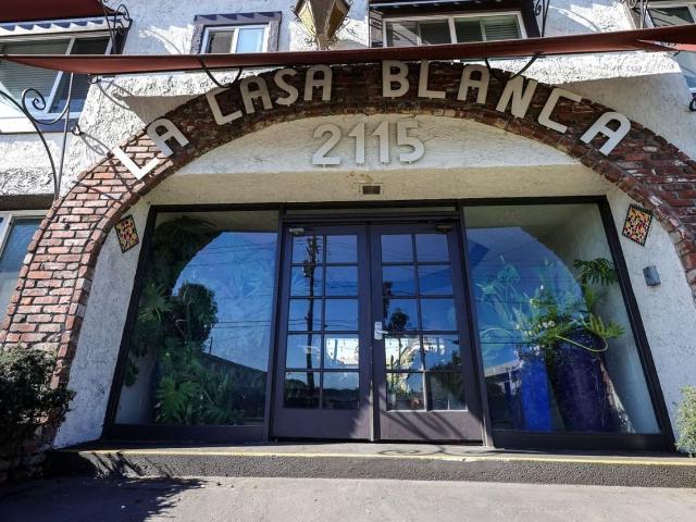 Apartment for rent in Costa Mesa, California