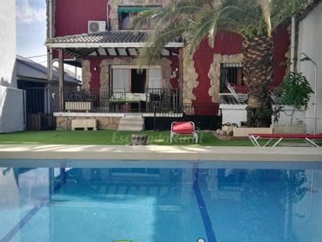 Casa en alquiler en Camarena