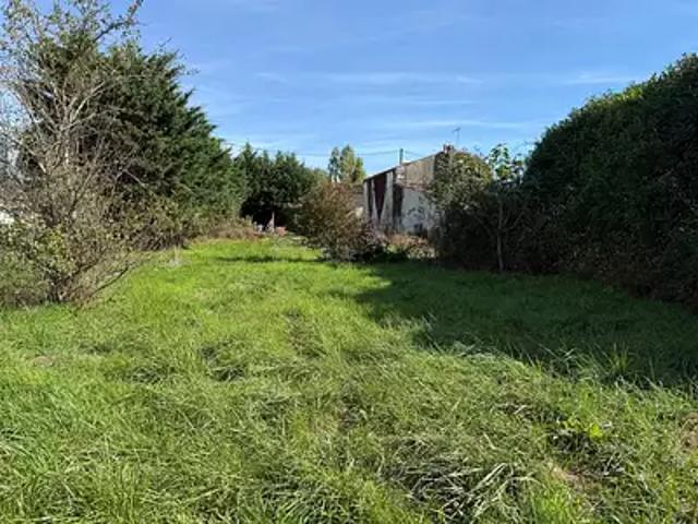 Terrain vente à Saintes, La Chapelle-des-pots