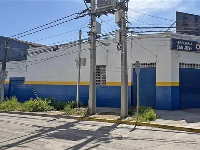 La Cisterna, Gran Avenida / Metro El Parrón