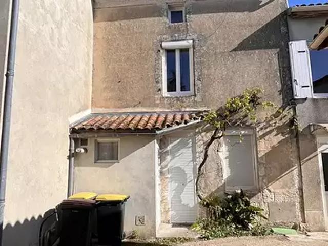 Maison vente à Angoulême, La Couronne