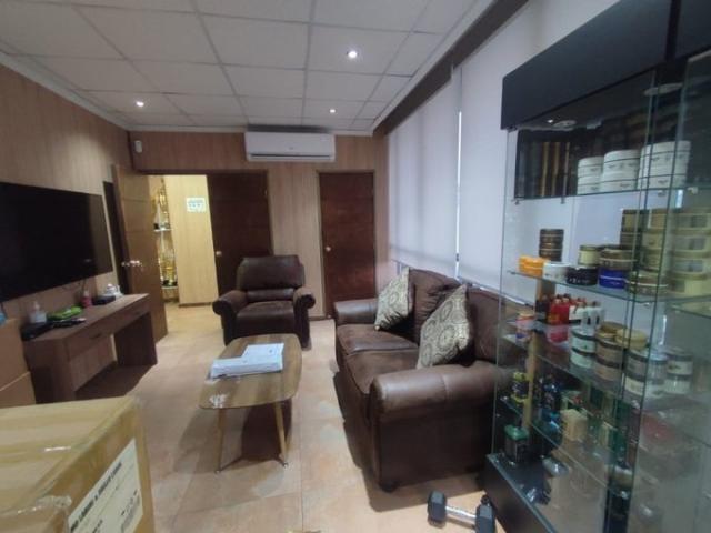 La Florida, Amplias oficinas en metro bellavista de la florida