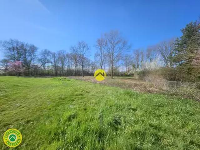 Terrain vente à Saint-Amand-Montrond, La Guerche-sur-l'aubois