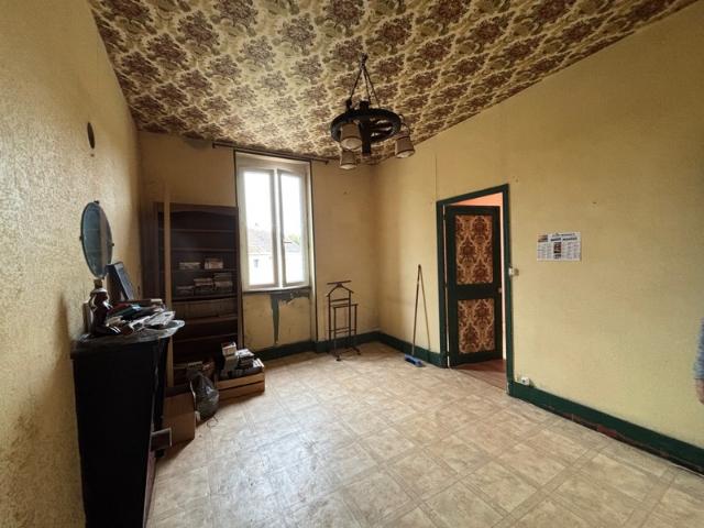 Maison vente à Saint-Amand-Montrond, La Guerche-sur-l'aubois
