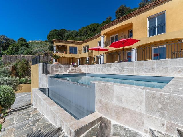 Château vente à Arrondissement de Toulon, La Londe-les-maures