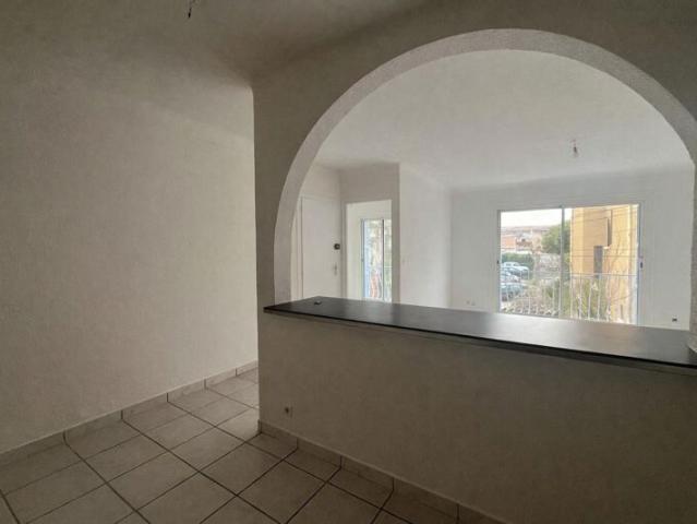Maison vente à Céret, Caixas